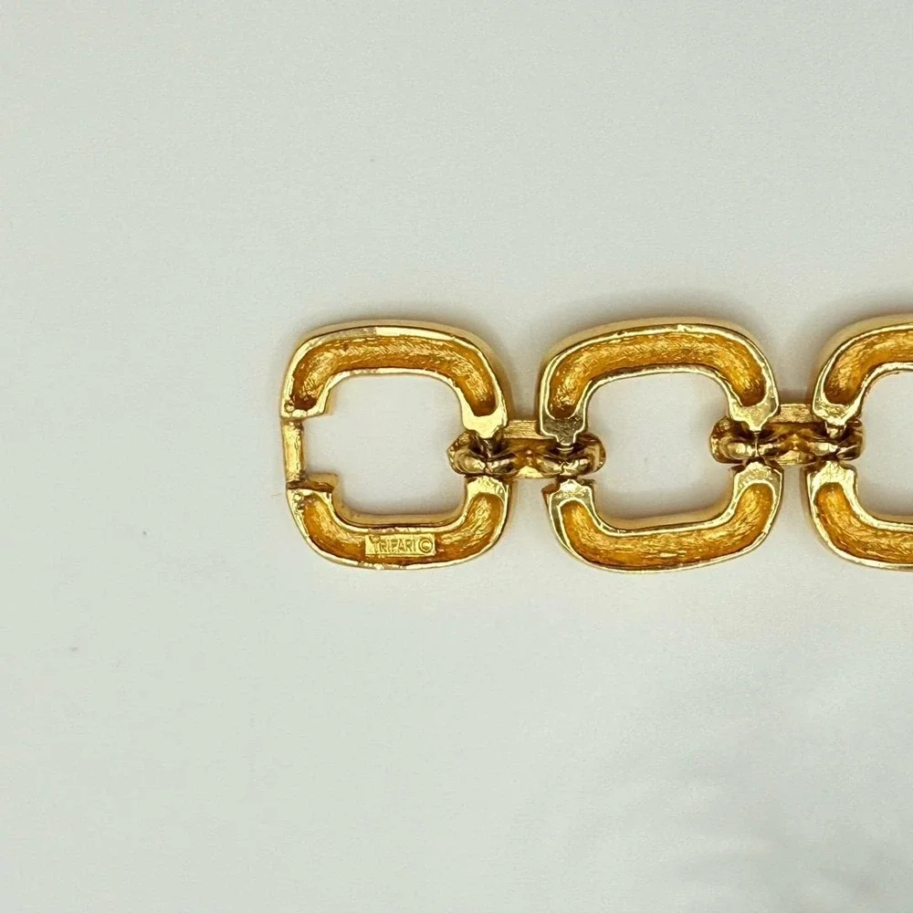 Vintage Trifari Gold Link Bracelet Chunky Chain‎ 80s Statement Jewelry